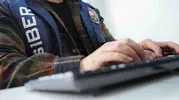 Gizli operasyon yalanıyla altınları kaptıran vatandaşı dolandıran şebeke İzmir'de çökertildi