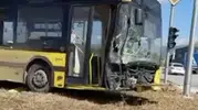 Bursa'da dehşet anları: Trafik ışığı trafosuna çarpan otobüs hurdaya döndü