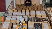 Bolvadin'de kaçakçılık darbesi: Tonlarca tütün ve binlerce makaron ele geçirildi