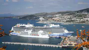 Kuşadası Limanı'nda dev hareketlilik: Binlerce turist aynı anda ayak bastı