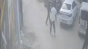 Sokak ortasında şiddete dur demek isterken bıçaklandı: O dehşet anları kamerada