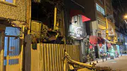 Bakırköy'de korku dolu anlar: Metruk binanın çöküşü saniye saniye kaydedildi
