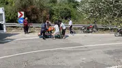 Kadirli yolunda motosiklet dehşeti: Bariyerlere çarpan iki kişi hastanelik oldu