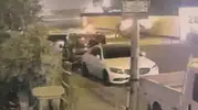 Batman'da gece yarısı dehşeti: Motosikletli saldırganlar aracı böyle ateşe verdi