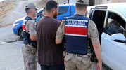Yıllardır aranan hırsızlık hükümlüsü Karaköprü'de kıskıvrak yakalandı