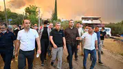 Antalya'da alevlerle amansız mücadele: Rüzgarın yön değiştirmesiyle kabus geri döndü