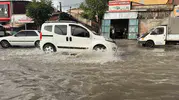 Uşak'ta akşam saatlerinde kabus: Şehir trafiği sular altında kaldı