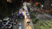 Manisa'da trafik terörü: 5 aracı hurdaya çevirip alçılı ayağıyla kaçtı