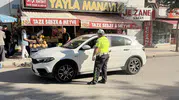 Denetim noktasında şaşkına çeviren ihlal: Polislerin hemen yanında ters yöne daldı
