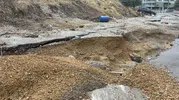 Başkentte sağanak kabusu: Altyapı çalışması yarım kalınca 20 araç çukura gömüldü