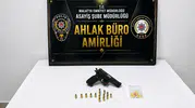Malatya'da gece hayatına sıkı takip: Ruhsatsız silah ve uyuşturucu baskını