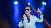 İzmir’de Kültürpark’ta unutulmaz gece: Teoman rüzgarı esti, nostalji rüzgarları sahneye taşındı