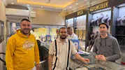Kula'da vicdanları ısıtan tesadüf: Düşürdüğü altın esnafın dikkatiyle sahibine döndü