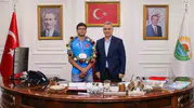 Samsun'un gururu oldu: Genç güreşçiden tarihi başarı