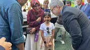 Bakan Yardımcısı Yelkenci'den minik öğrencilere sürpriz: Okul bahçesinde oyun arkadaşı oldu