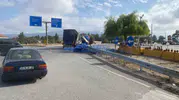 Denizli'de sabah trafiğini felç eden kaza: Tonlarca su yola saçıldı