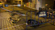 İstanbul'da sağanak kabusu: Yol bir anda yarıldı, araçlar içine gömüldü