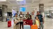 Okyanusun dev dalgalarına meydan okudu: Milli yüzücü Tuna Tunca evine zaferle döndü