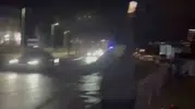 Bursa-Mudanya yolunda hayat kurtaran refleks: Cep telefonu ışıklarıyla trafiği kesti