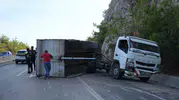 Antalya yolunda dehşet anları: Bariyerlere çarpan kamyon bir kilometre sürüklendi