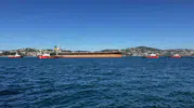 Saldırıya uğrayan dev yük gemisi İstanbul Boğazı'nda: Trafik iki saat durdu