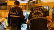 Alacak verecek kavgası sokağa taştı: Husumetlinin babasının aracını hedef aldılar