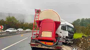 Düzce'de yağmurun etkisiyle kontrolden çıkan tır yolu kapattı