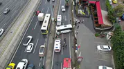 Avcılar'da yağmur kazayı getirdi: Servis midibüsü yan yola uçtu