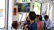 Kocaeli tramvaylarında çizgi film devri: Astakoz ve Mavi Yengeç kuralları öğretiyor