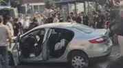 Güngören'de durak dehşeti: Otomobil bekleyenlerin arasına daldı