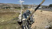 Eskişehir'de korkunç kaza: Virajı alamayan araç refüje uçtu