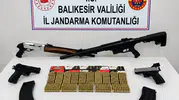 Balıkesir'de şafak operasyonu: Silah tacirlerine jandarmadan ağır darbe