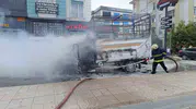 Van'da sabah saatlerinde korkutan manzara: Park halindeki araç küle döndü
