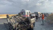 Ahlat-Tatvan yolunda üç araç birbirine girdi: Trafik felç oldu