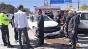 Yüksekova'da İpekyolu Caddesi'nde korkutan kavşak kazası