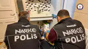 Manisa'da şafak operasyonu: Zehir tacirlerinin evinden cephanelik çıktı
