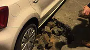 İstanbul'da gece mesaisi: Sağanak yolları göle çevirdi, araçlar çukurlara saplandı