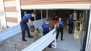 Şanlıurfa'da şüpheli depo baskını: Tonaja yakın kaçak yağ ele geçirildi