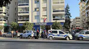Karabağlar'da banka alarmı: İhbar üzerine bölgeye çok sayıda ekip sevk edildi