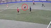 Halı sahada son anları kameraya yansıdı: Genç sağlıkçıdan acı haber