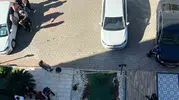 Kuaför çıkışı dehşet anları: Göğsünden çıkardığı silahla iki kadını vurdu