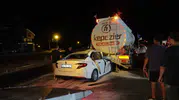 Manavgat'ta feci kaza: Tankerin altına giren otomobil ancak yakıt boşaltılınca çıkarılabildi