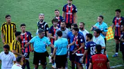 Düzce'de futbol şöleni yarıda kaldı: Hakeme isabet eden cisim maçı bitirdi