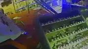 Veresiye reddi kan dondurdu: Kamyonuyla dükkanın içine daldı