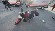 Sanayi sitesindeki kavşakta dehşet anları: İki motosikletin çarpışması kamerada