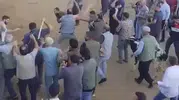 Diyarbakır'da hayvan pazarında gergin anlar: Alacak verecek kavgası kamerada
