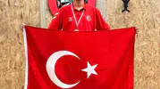 Avusturya'da dart rüzgarı: Yıldırımlı gençler kürsüye ambargo koydu