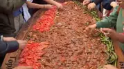 Bursa'nın fetih yıl dönümünde devasa lezzet şöleni: 3 metrelik tepside 50 kilo İskender