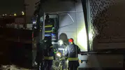 Gebze'de gizemli kaza: Bariyerleri aşan tırda şoför izine rastlanmadı