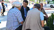 Uşak sokaklarında samimi diyalog: Vali Kartal halkın nabzını tuttu